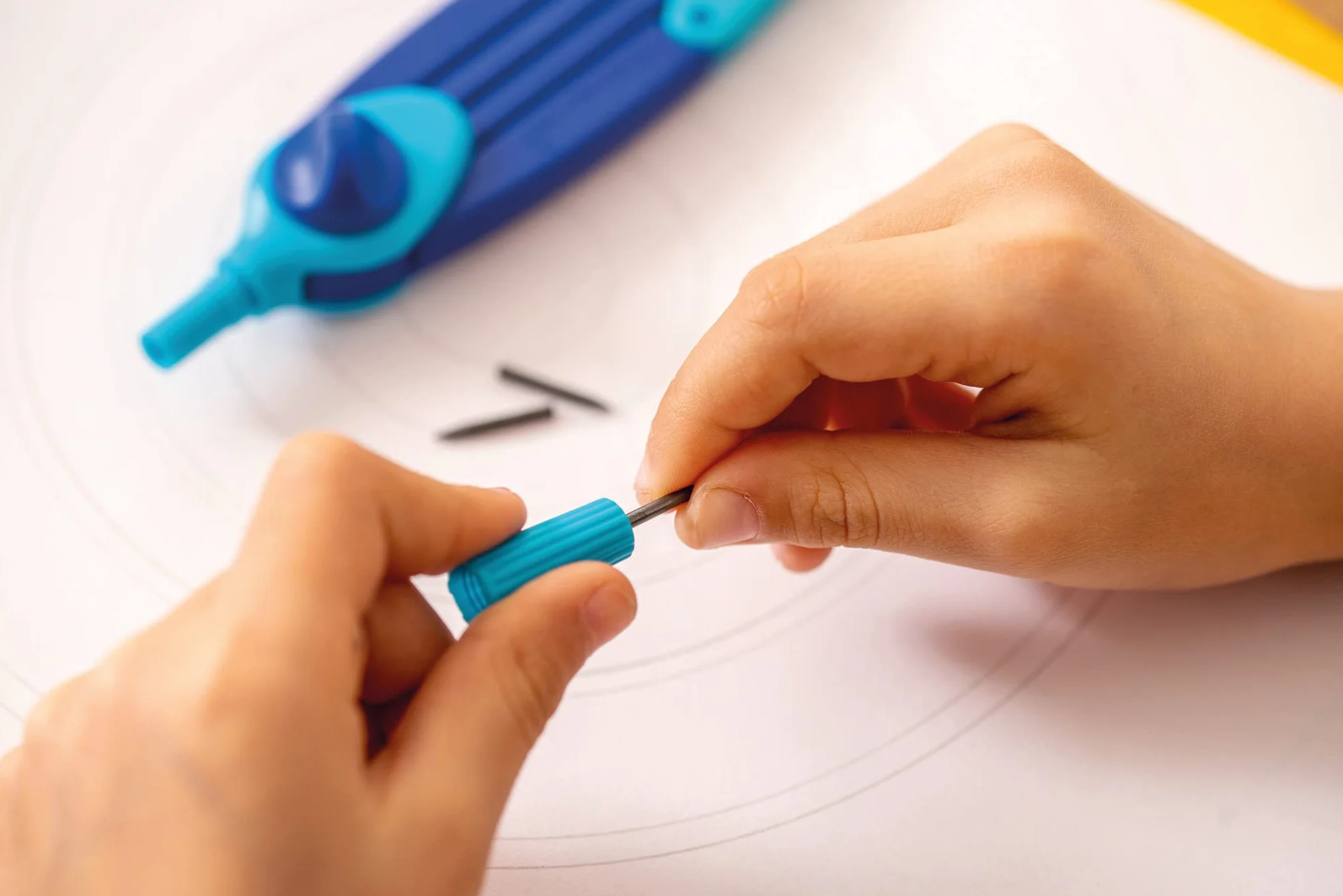 Pelikan Griffix Compass Longue Ergonomique avec Recharges et Taille-crayon