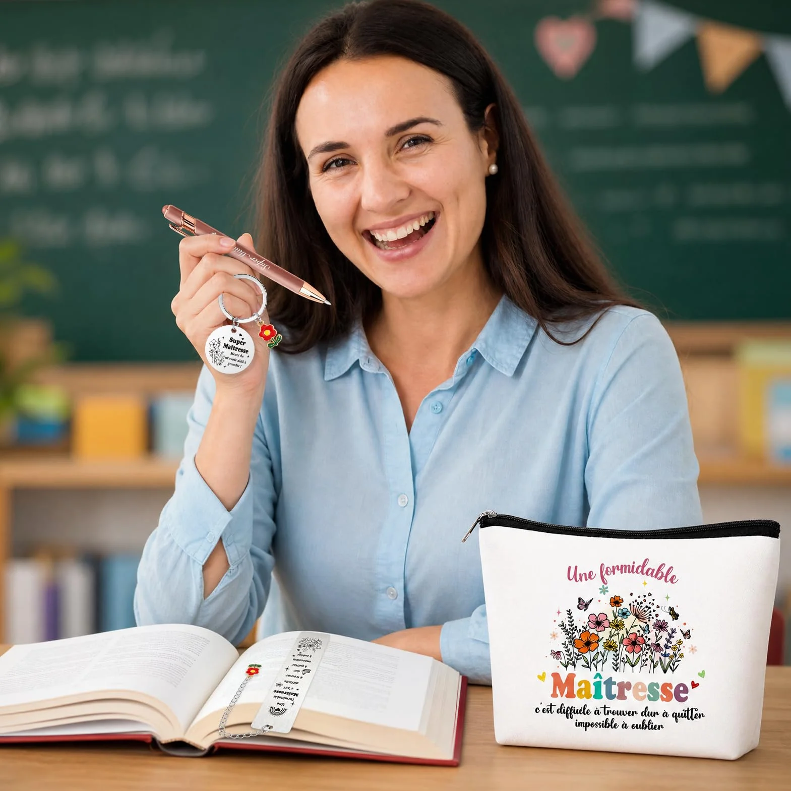 HOWAF Trousse Maîtresse d'École Cadeau Set avec Porte Clef Stylo Bille Marque Page