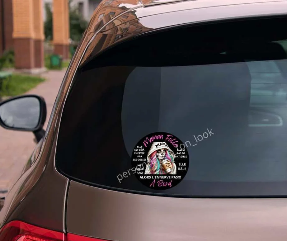 Autocollant Voiture Humoristique Maman Folle à Bord Stickers Drôles Véhicule