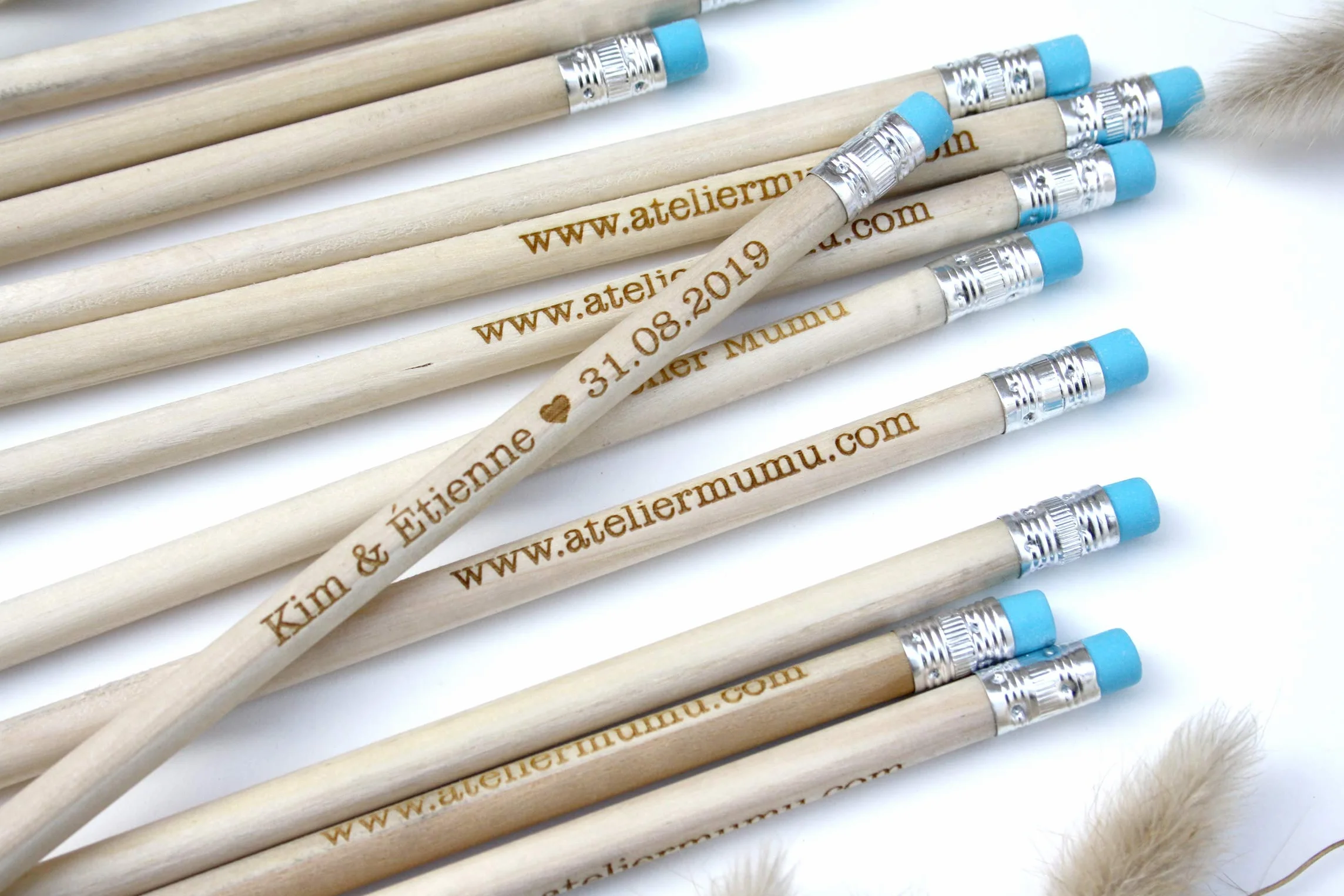 Atelier Mumu Crayons personnalisés en bois lot de 5 crayons à papier gomme bleue