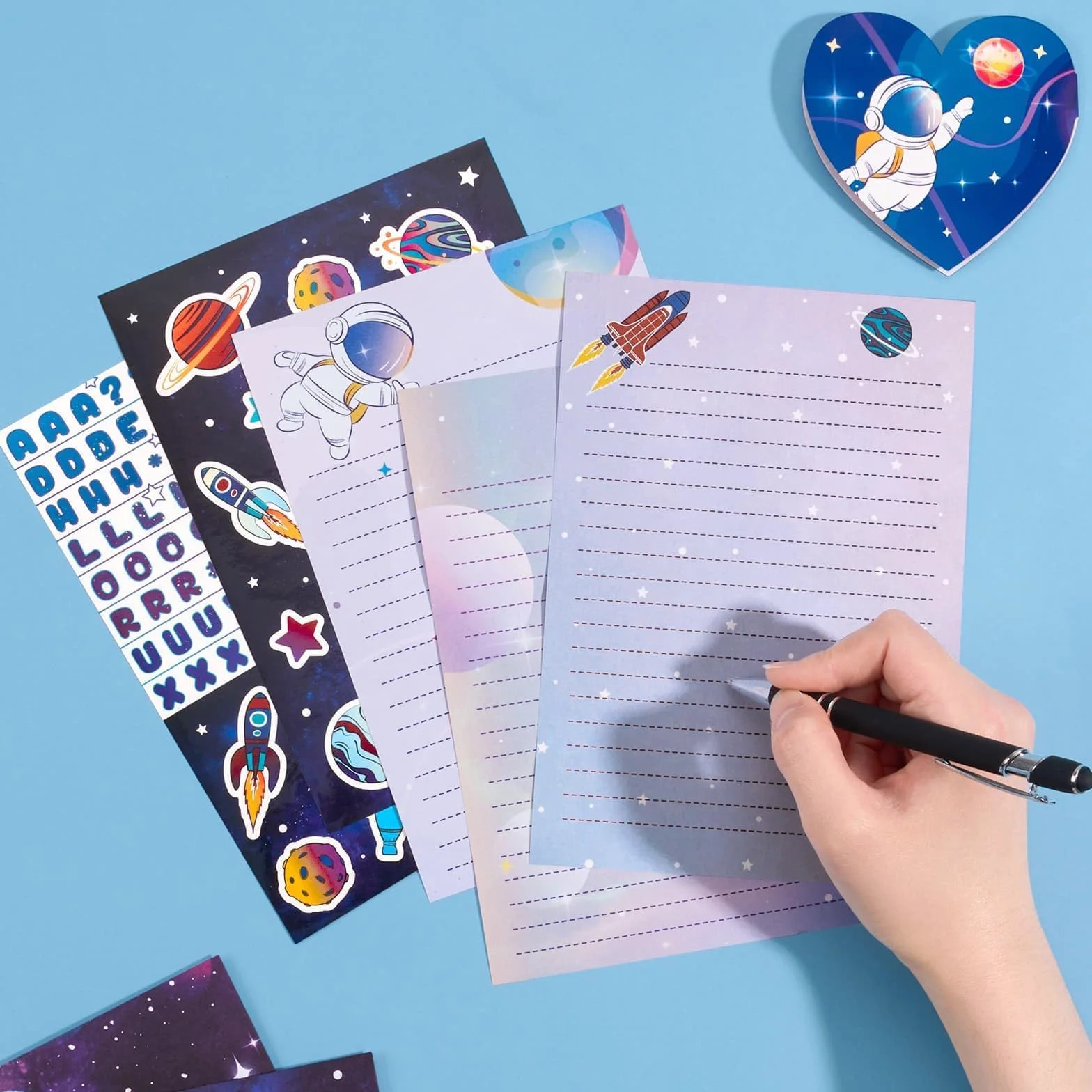 WERNNSAI Ensemble de papeterie pour enfants Astronaute Garçons avec enveloppes, cartes de vœux, autocollants, stylo