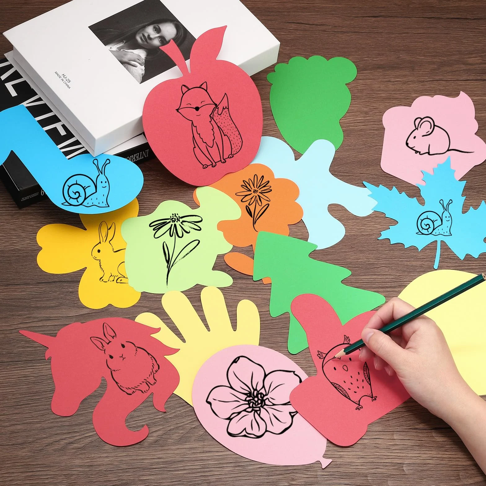 PATIKIL Découpes en Papier Feuille d'Érable 54 Pièces pour Tableau d'Affichage Multicolores