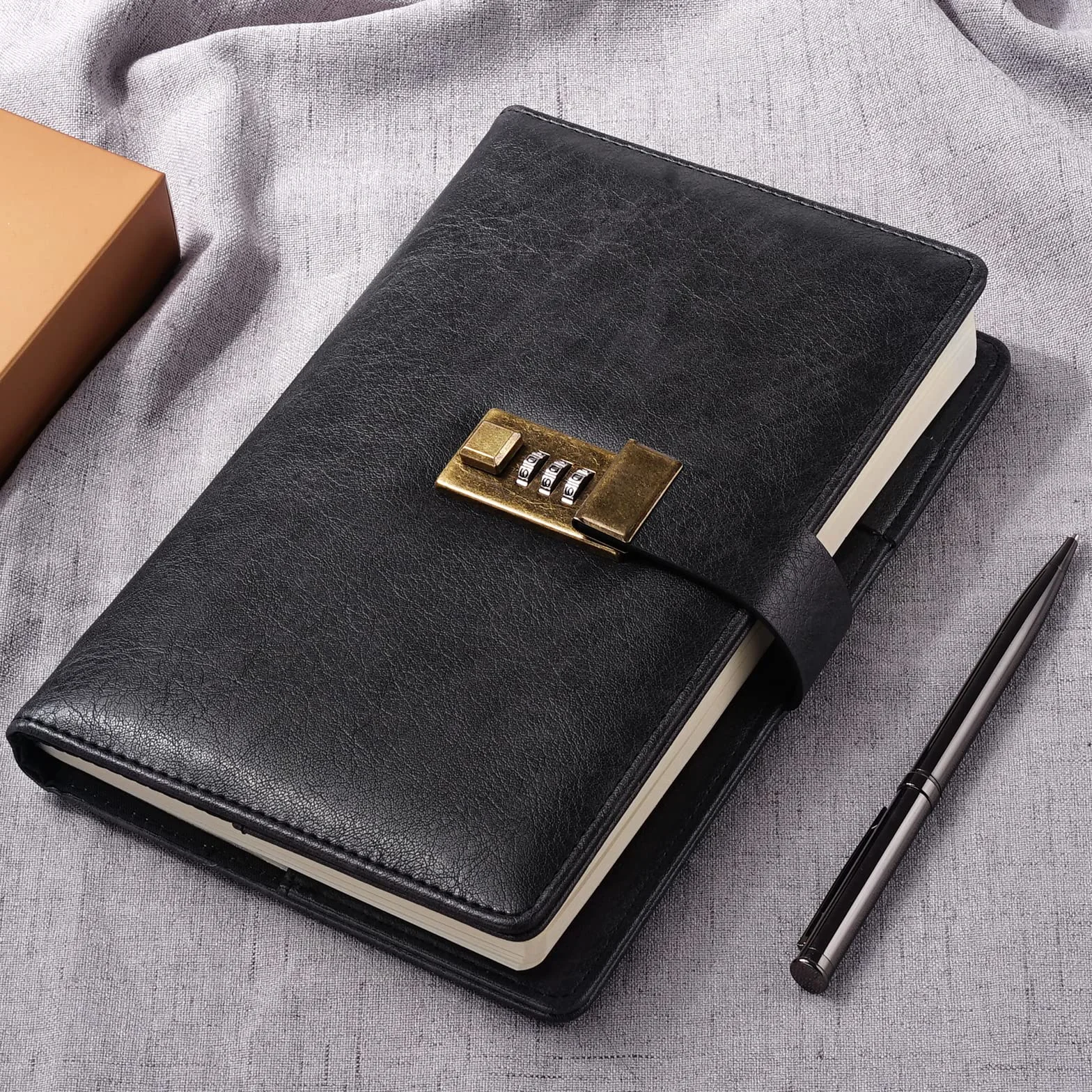 WEMATE Journal Intime A5 Cuir PU 240 Pages avec Serrure Vintage Noir 8.6 x 5.8 Pouces