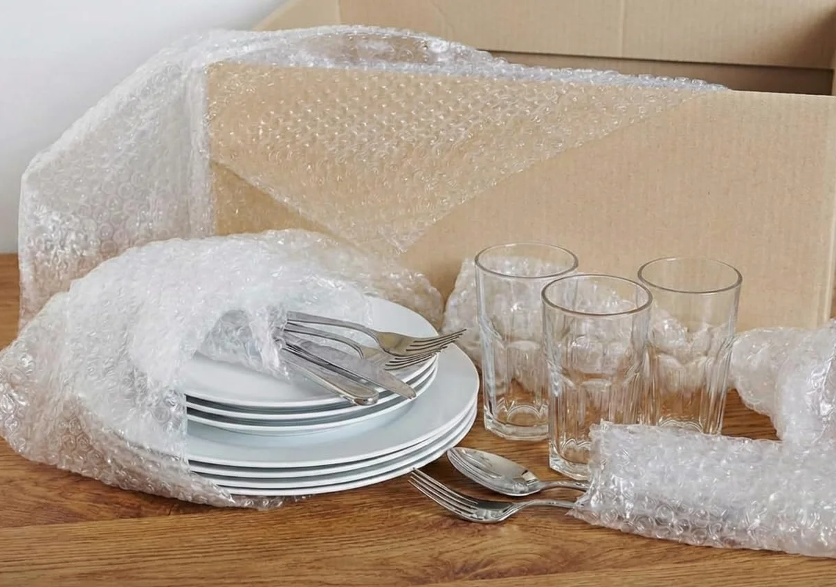 Kit Déménagement T1 Complet – 10 Cartons 54L Renforcés 4mm + Rouleau Bulle 50cm x 20m + Feutre + 10 Étiquettes Fragile – Pack Studio & Étudiant