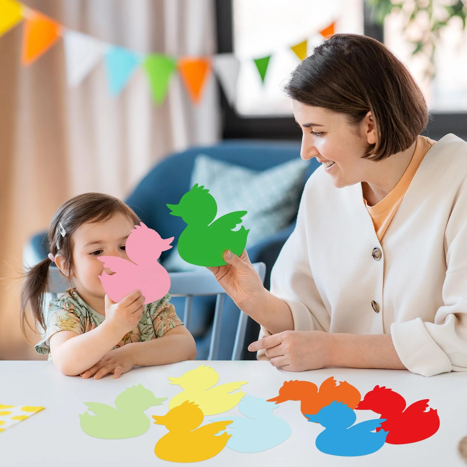 Papier Découpé de Canard 72pcs, Découpes de Tableau d'Affichage Printemps-Été, 9 Couleurs pour Salle de Classe Bricolage