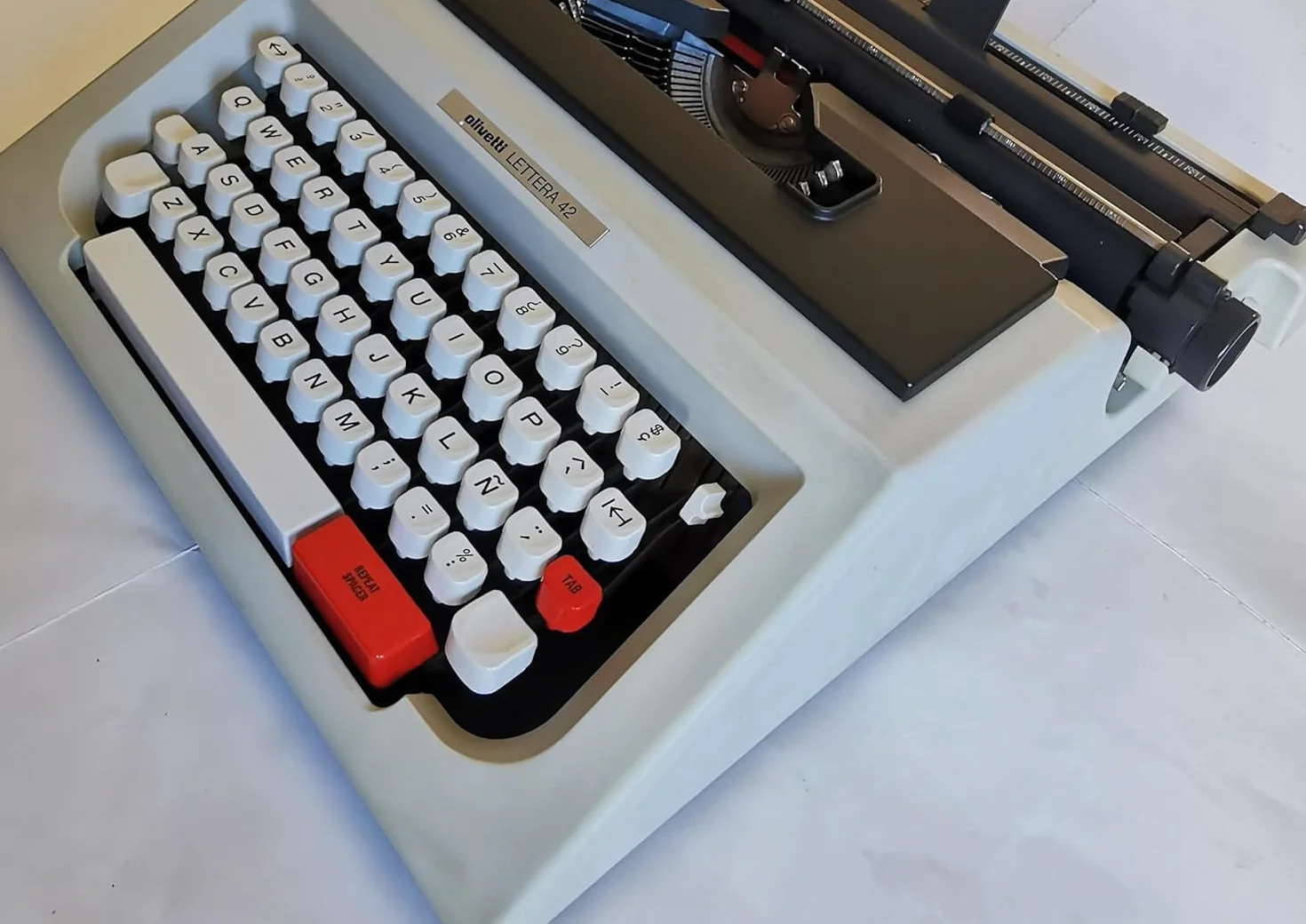 Olivetti Lettera 42 Machine à écrire vintage révisée