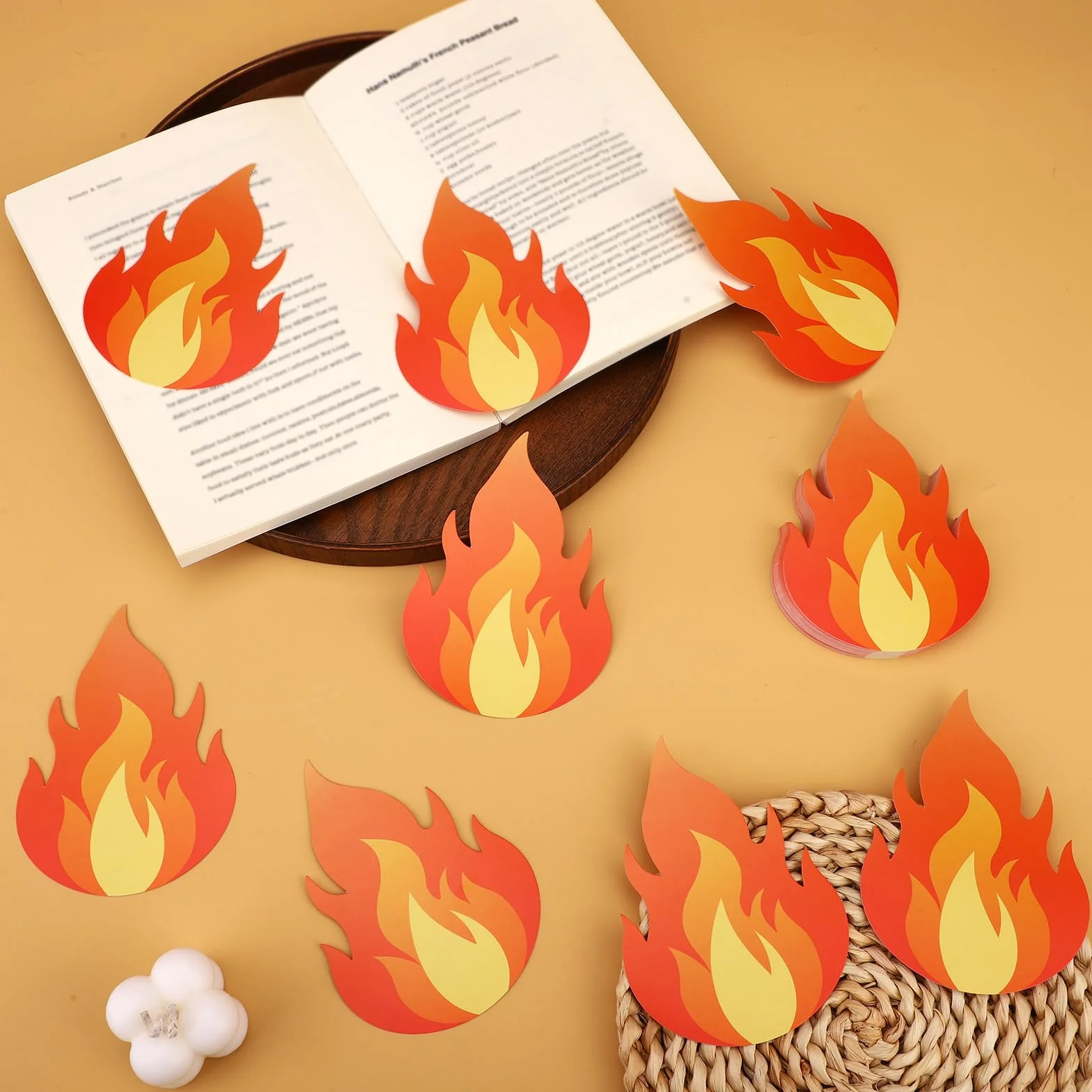 60pcs Flammes Papier Double Face 12x8,5cm Décorer Tableau d'Affichage Pompiers Incendies Camions