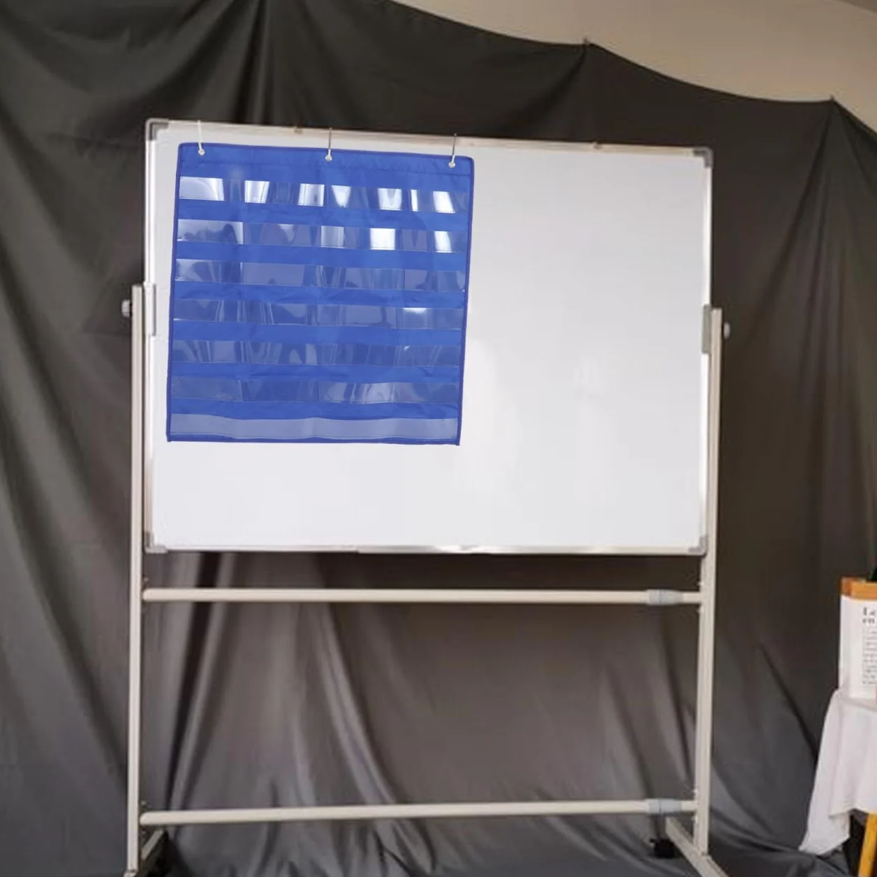 Housoutil Tableau De Poche Suspendu 28"X28" Organisateur Multi-Poches pour Salle De Classe Emploi du Temps Quotidien