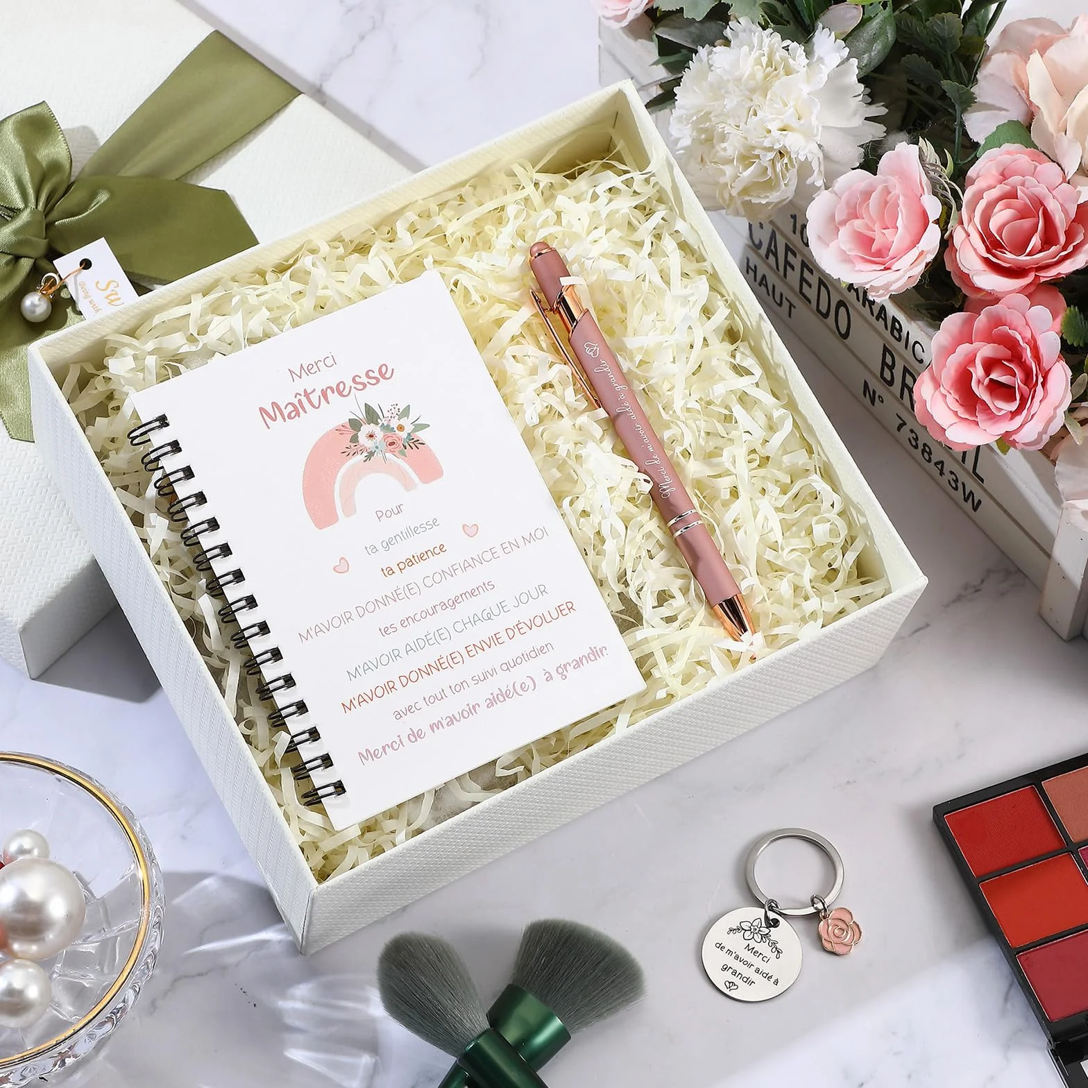 Sinmoe 3 Pièces Cadeau Maitresse Institutrice Carnet Spirale Porte Clés Stylo Bille Fin d'Année Fleurs Arcs en Ciel