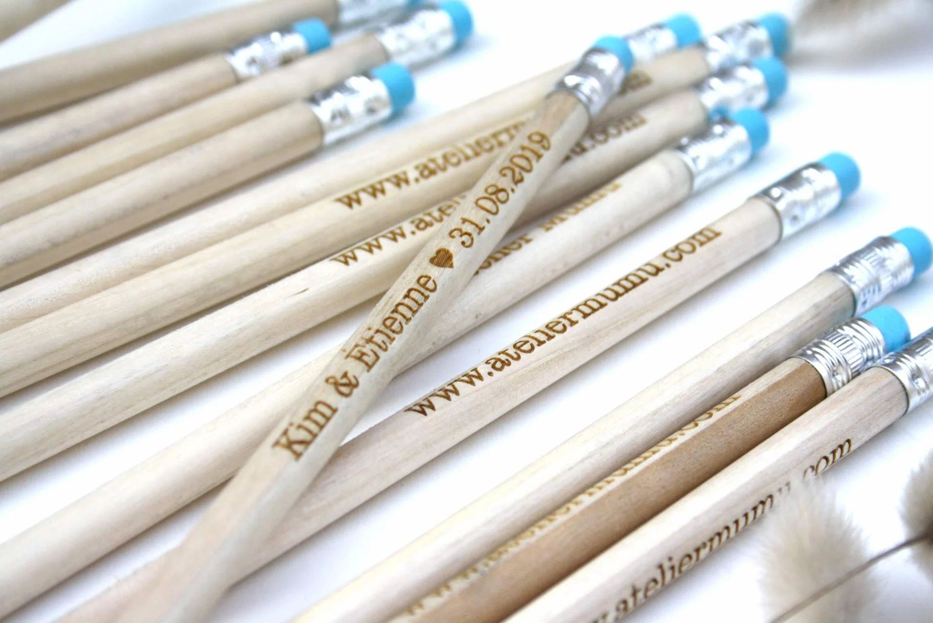 Atelier Mumu Crayons personnalisés en bois lot de 5 crayons à papier gomme bleue