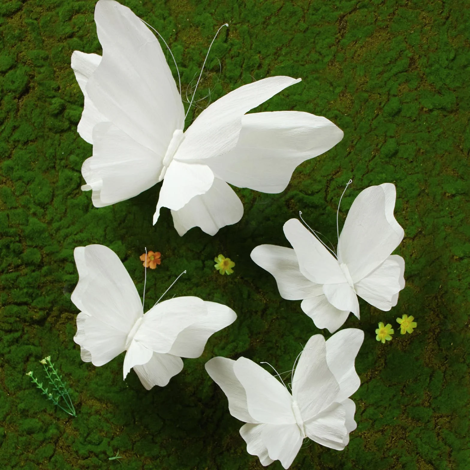 EASY JOY Lot de 4 Décorations 3D Papillons Blancs, Papillons en Papier Crépon Suspendus, Décoration Murale