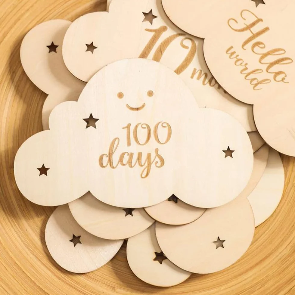 Cartes mensuelles en bois pour bébé - Motif nuage et étoile