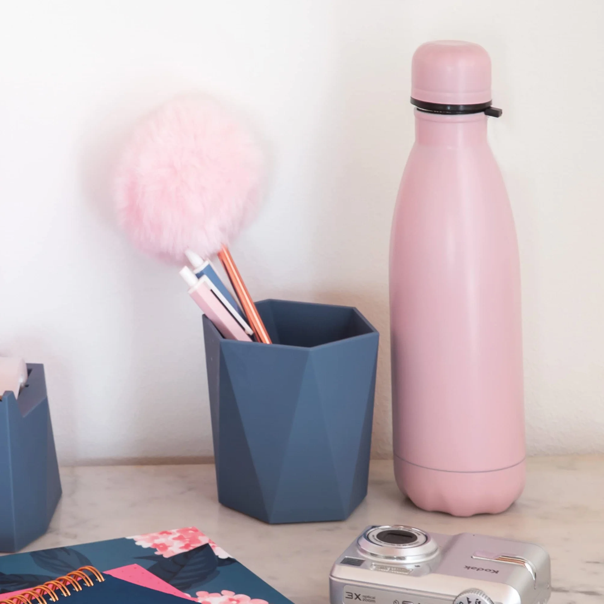 Miquelrius Pot à crayons de bureau Organisateur finition douce au toucher Rose