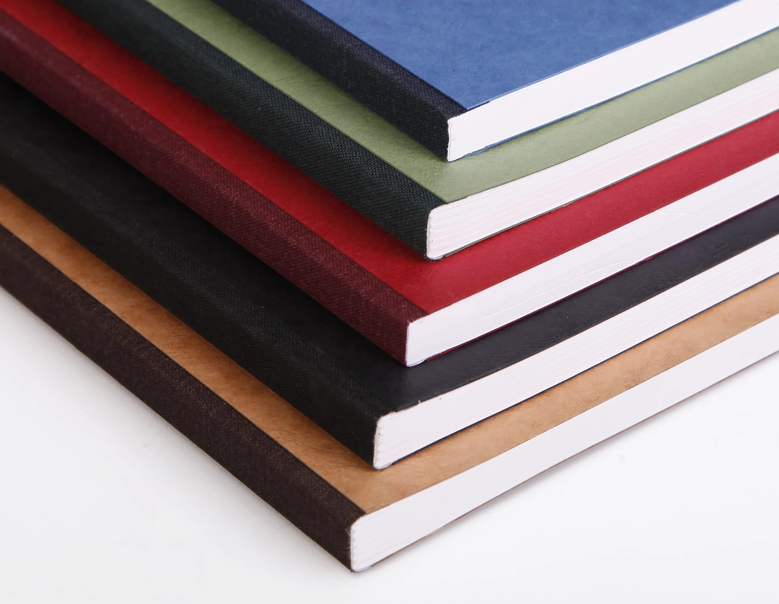 Clairefontaine Collection Age Bag Carnet Cousu Dos Toilé Noir 9x14 cm 192 Pages Petits Carreaux Papier Blanc 90 g