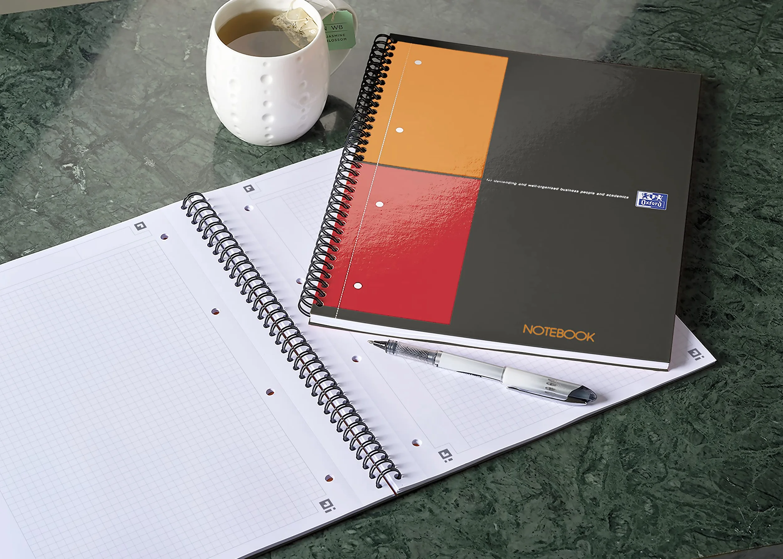 Oxford Cahiers International Notebook A4Plus Petits Carreaux 5 mm 160 Pages Reliure Intégrale Gris