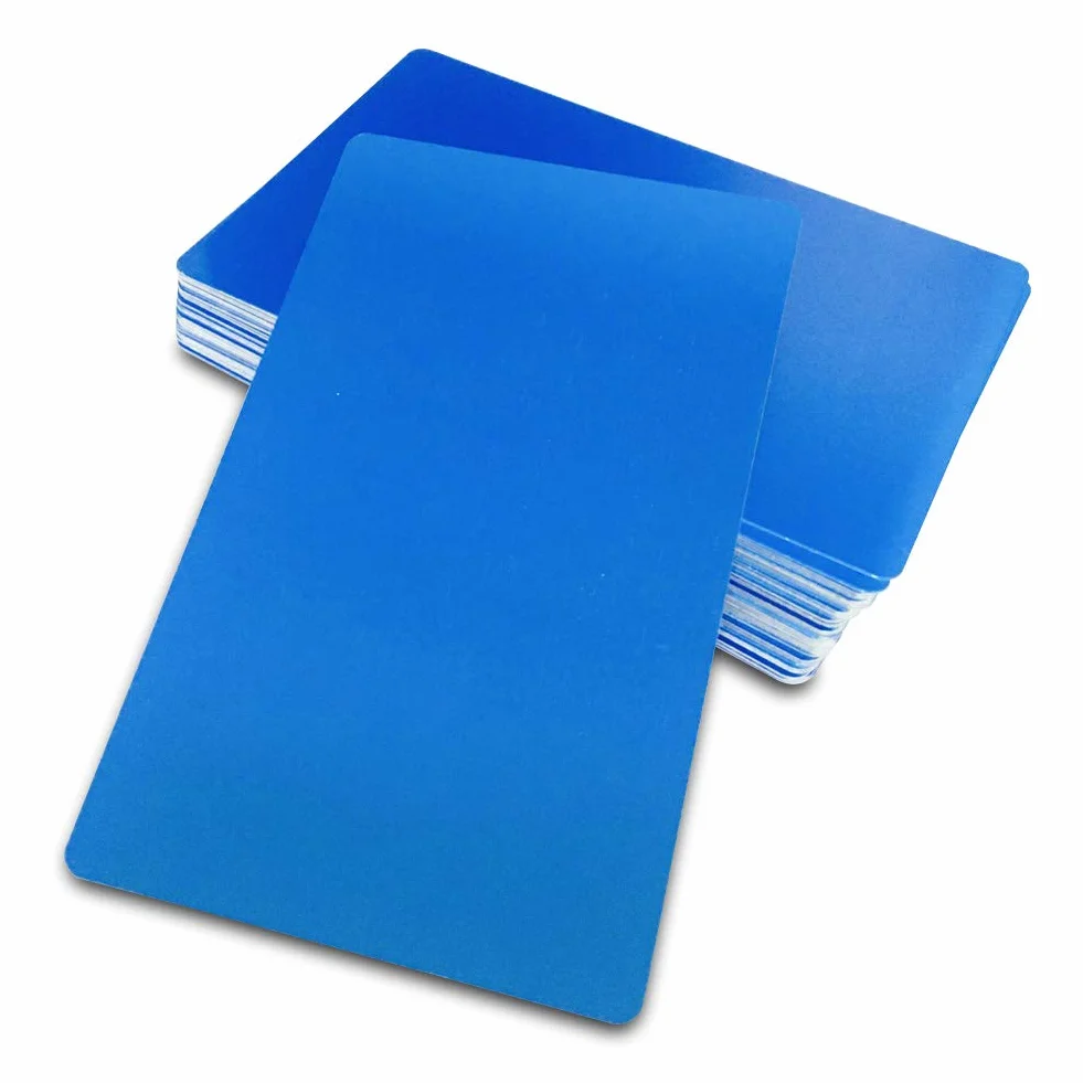 Cartes de visite vierges en aluminium 0,45 mm 8,6 x 6,3 cm pour gravure laser bleu