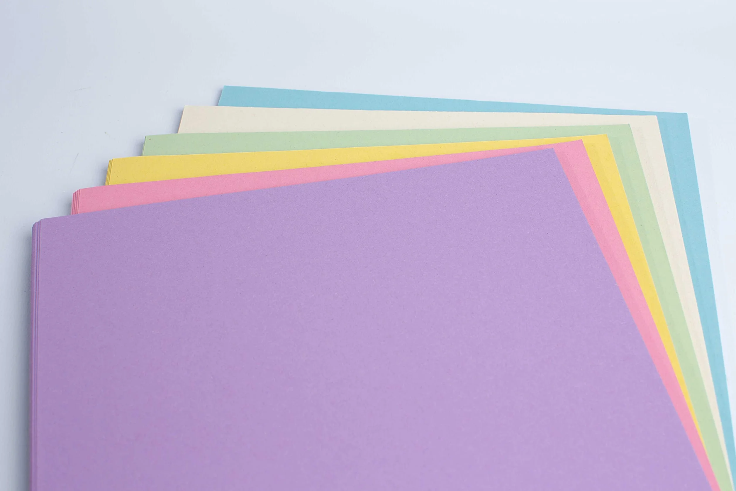 House of Card & Paper Lot de 50 feuilles cartonnées A4 160 g/m² Couleurs pastel arc-en-ciel