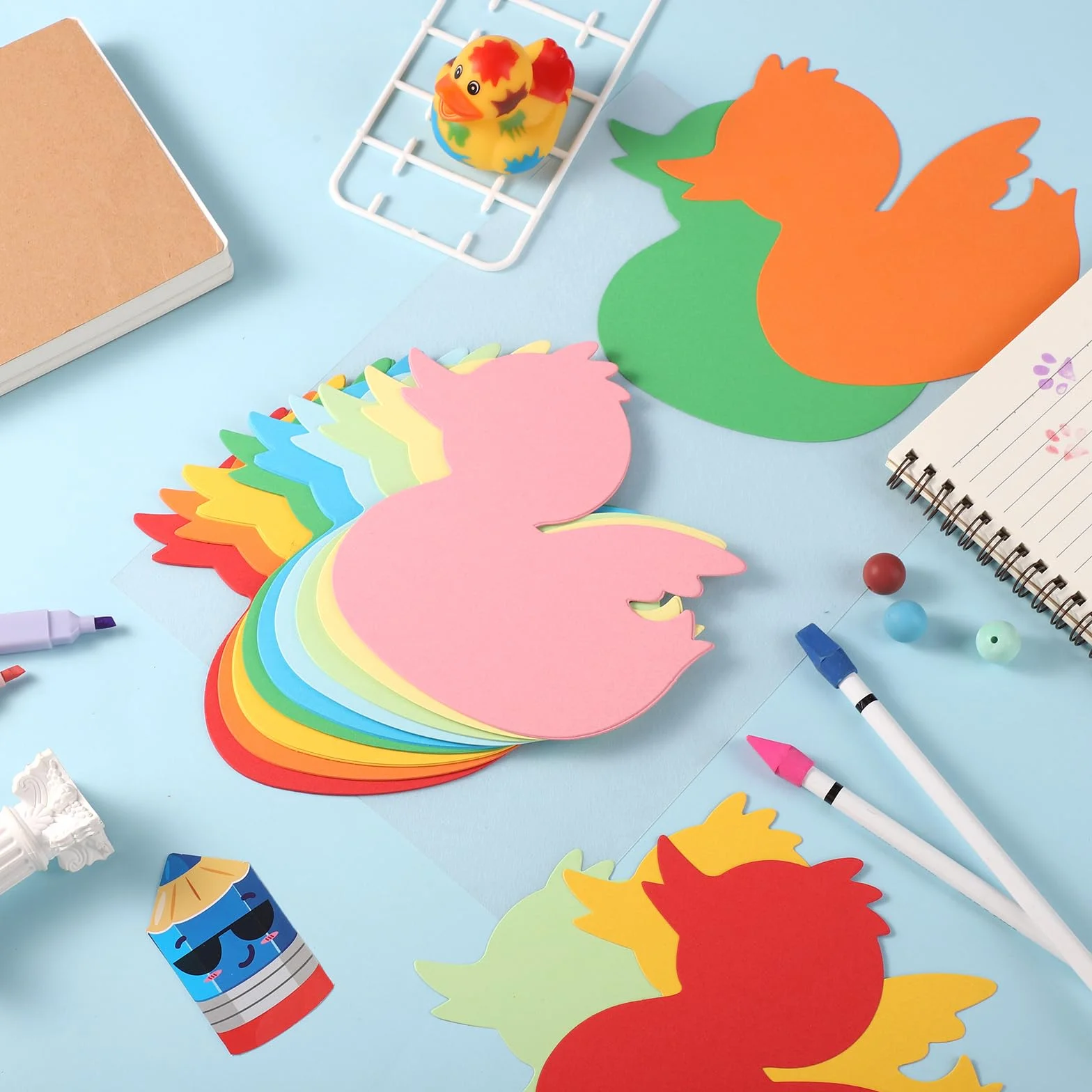 Papier Découpé de Canard 72pcs, Découpes de Tableau d'Affichage Printemps-Été, 9 Couleurs pour Salle de Classe Bricolage