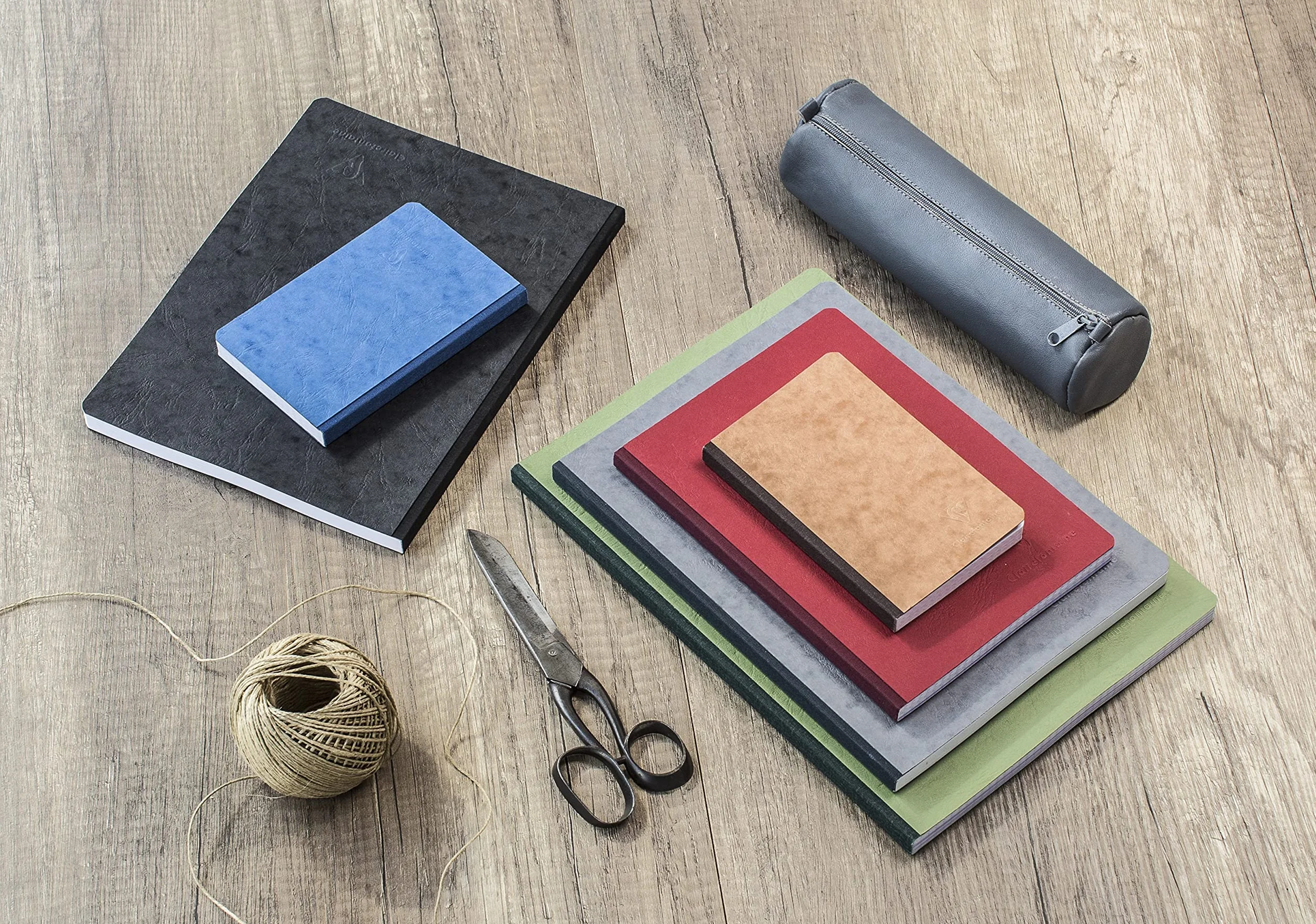 Clairefontaine Collection Age Bag Carnet Cousu Dos Toilé Noir 9x14 cm 192 Pages Petits Carreaux Papier Blanc 90 g