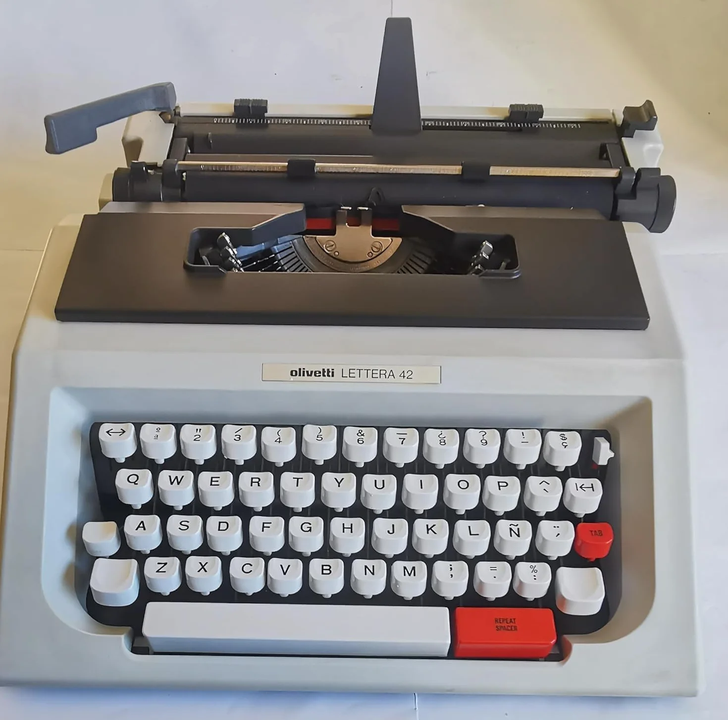 Olivetti Lettera 42 Machine à écrire vintage révisée