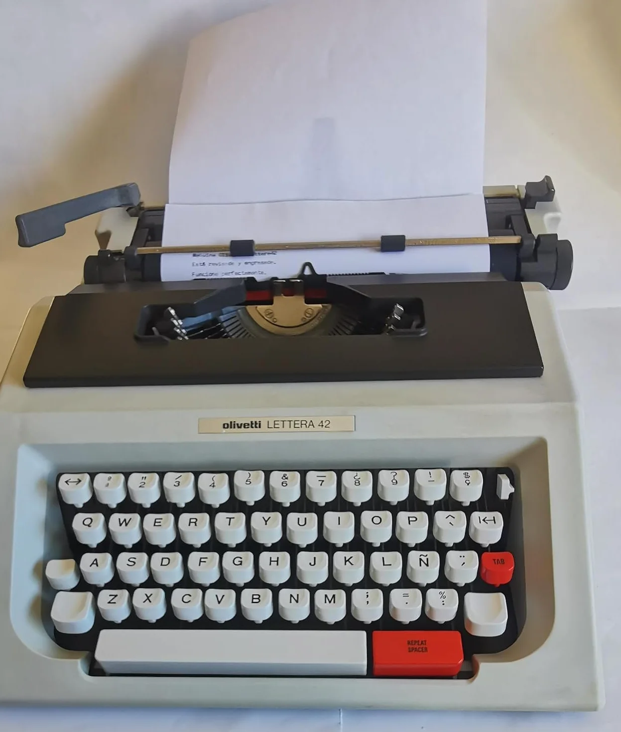 Olivetti Lettera 42 Machine à écrire vintage révisée