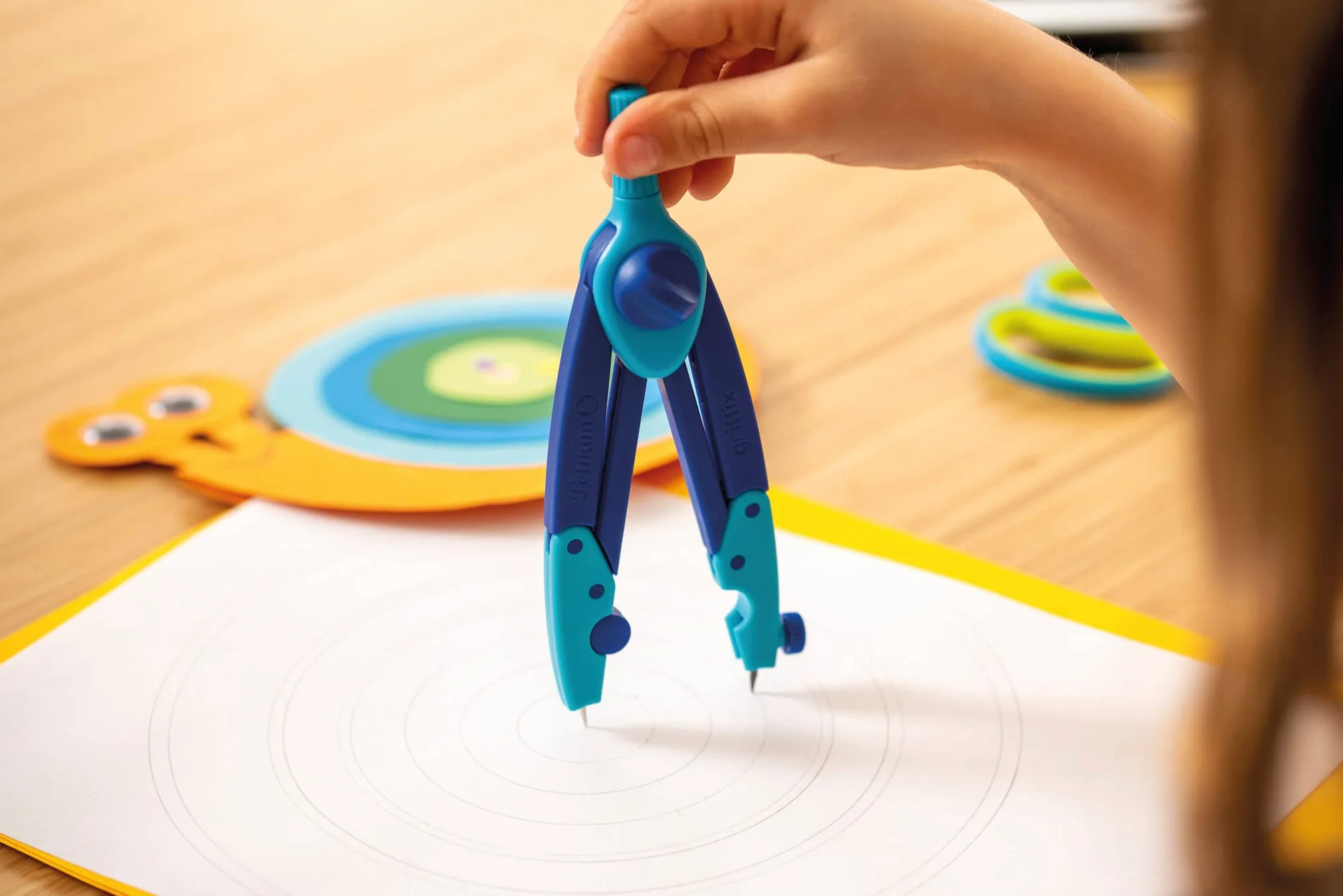 Pelikan Griffix Compass Longue Ergonomique avec Recharges et Taille-crayon