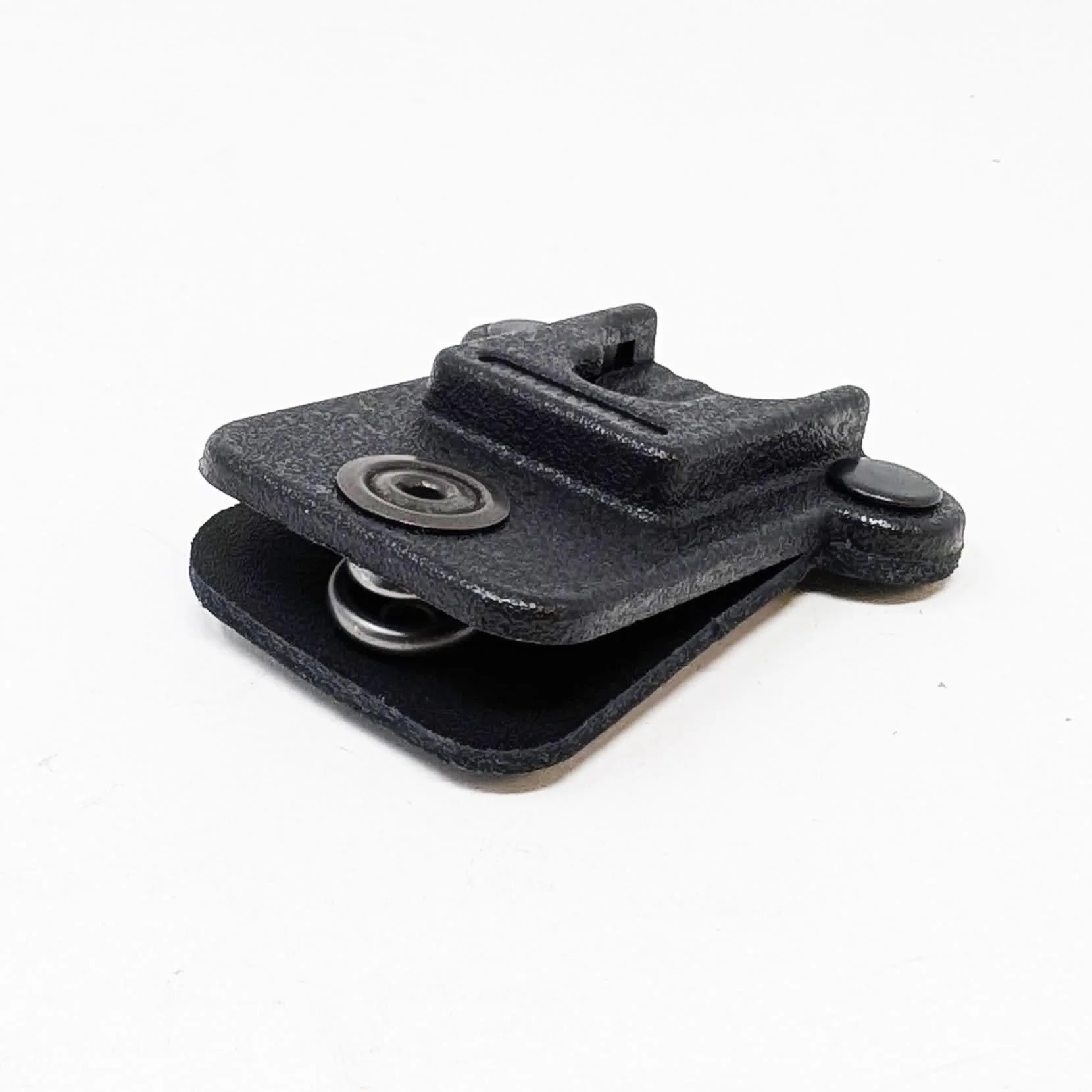 RSM Station d'accueil pour haut-parleur à distance avec étiquette en cuir véritable - Petit bouton à clipser pour chemise