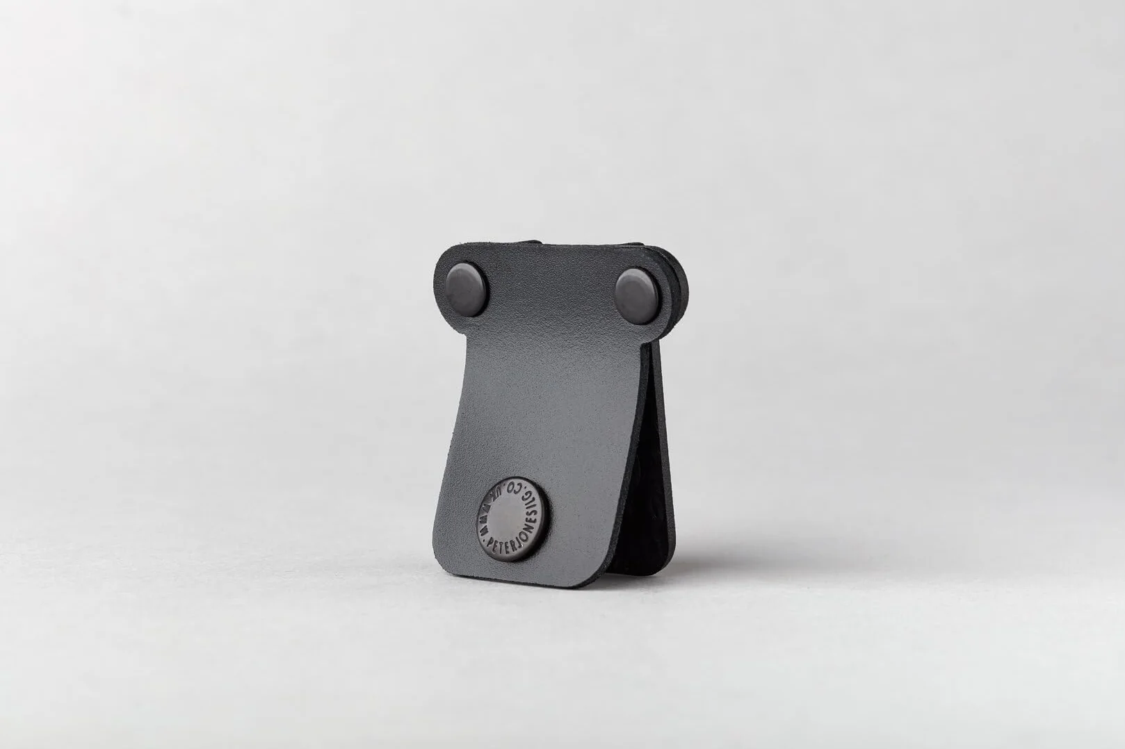 RSM Station d'accueil pour haut-parleur à distance avec étiquette en cuir véritable - Petit bouton à clipser pour chemise