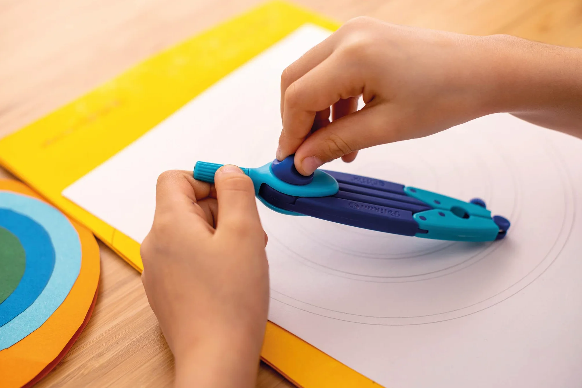 Pelikan Griffix Compass Longue Ergonomique avec Recharges et Taille-crayon