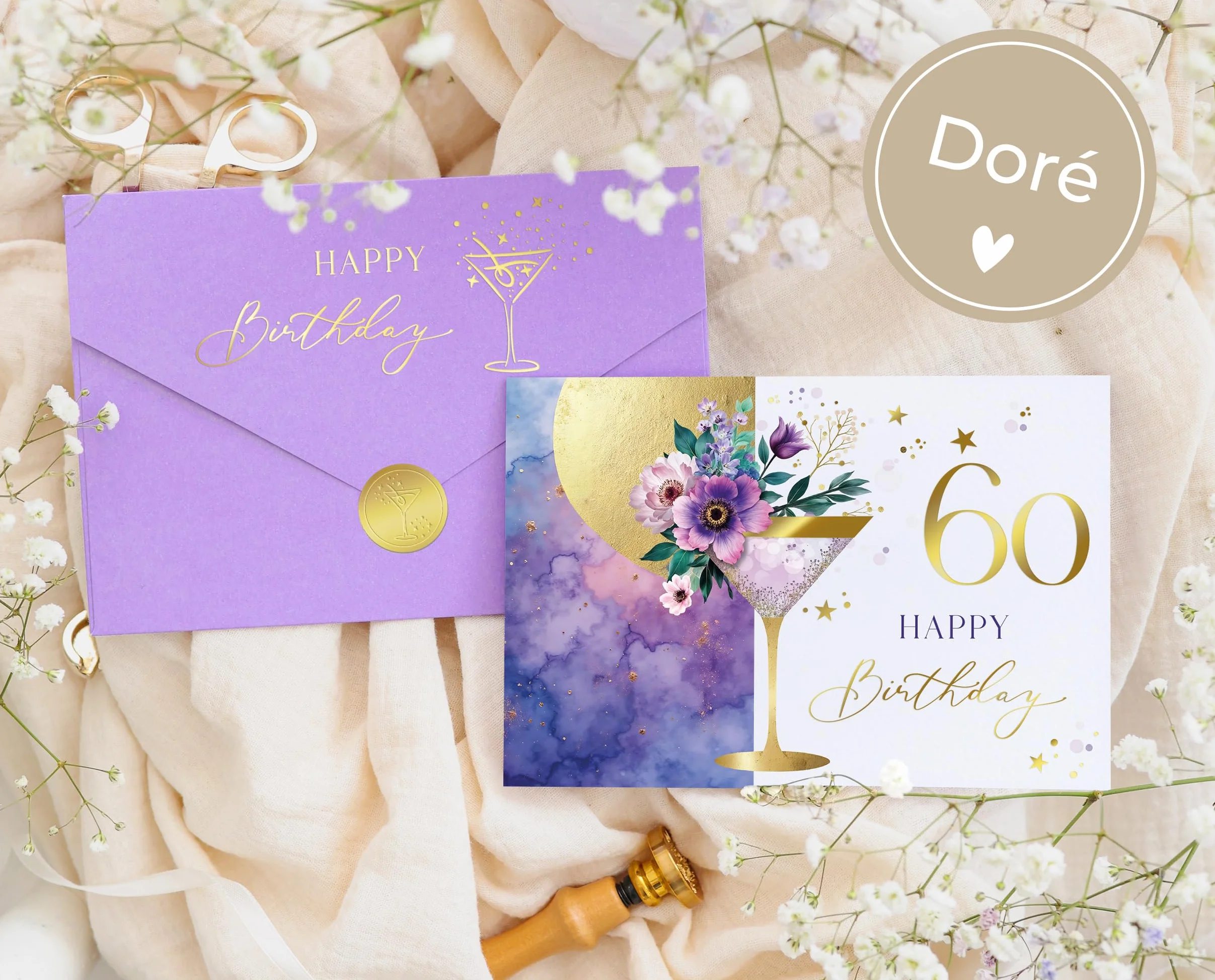 Carte anniversaire 60 ans femme élégante avec illustration florale martini et enveloppe pastel