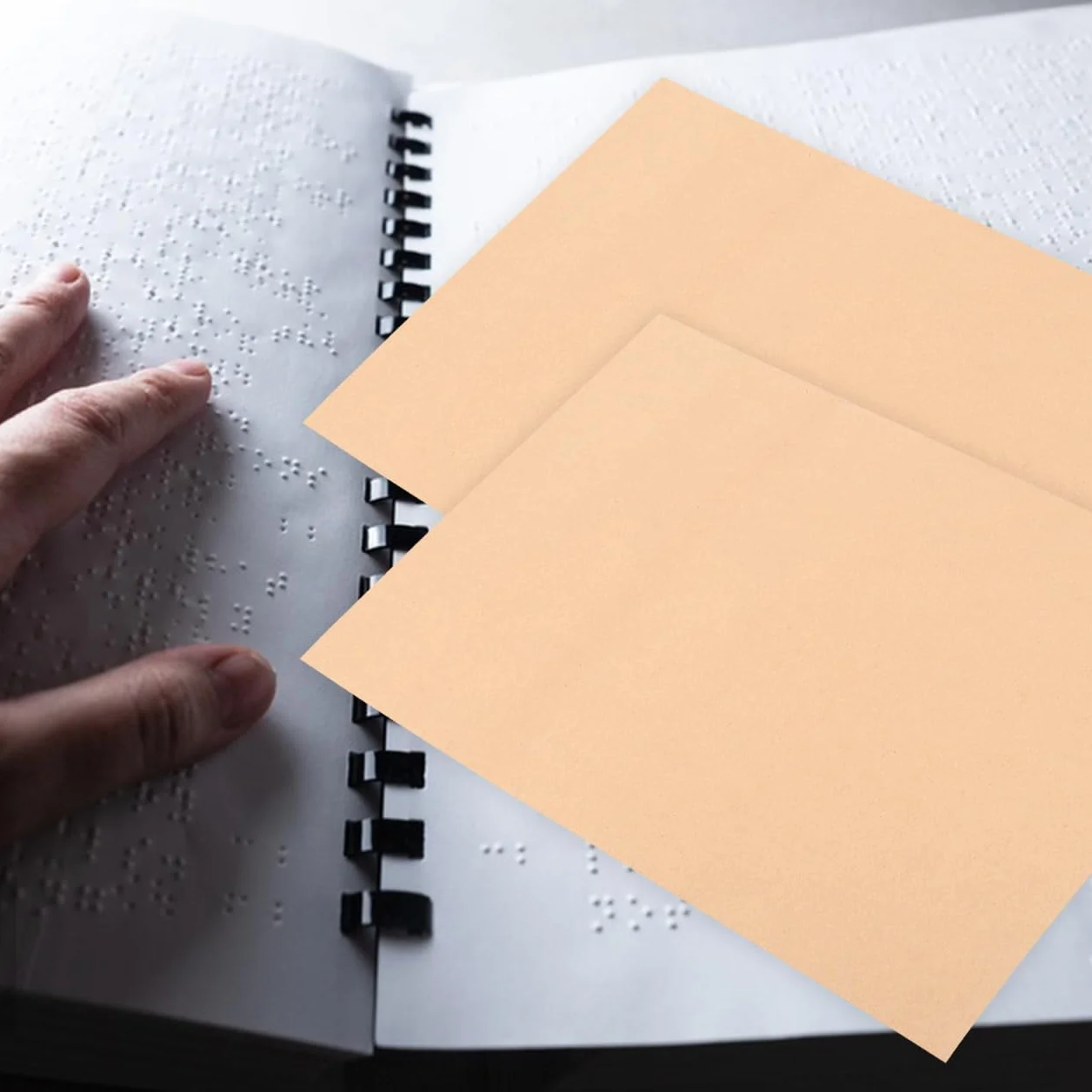 Papier braille brun clair lot de 20 feuilles pour tableaux d'écriture 4 et 9 lignes