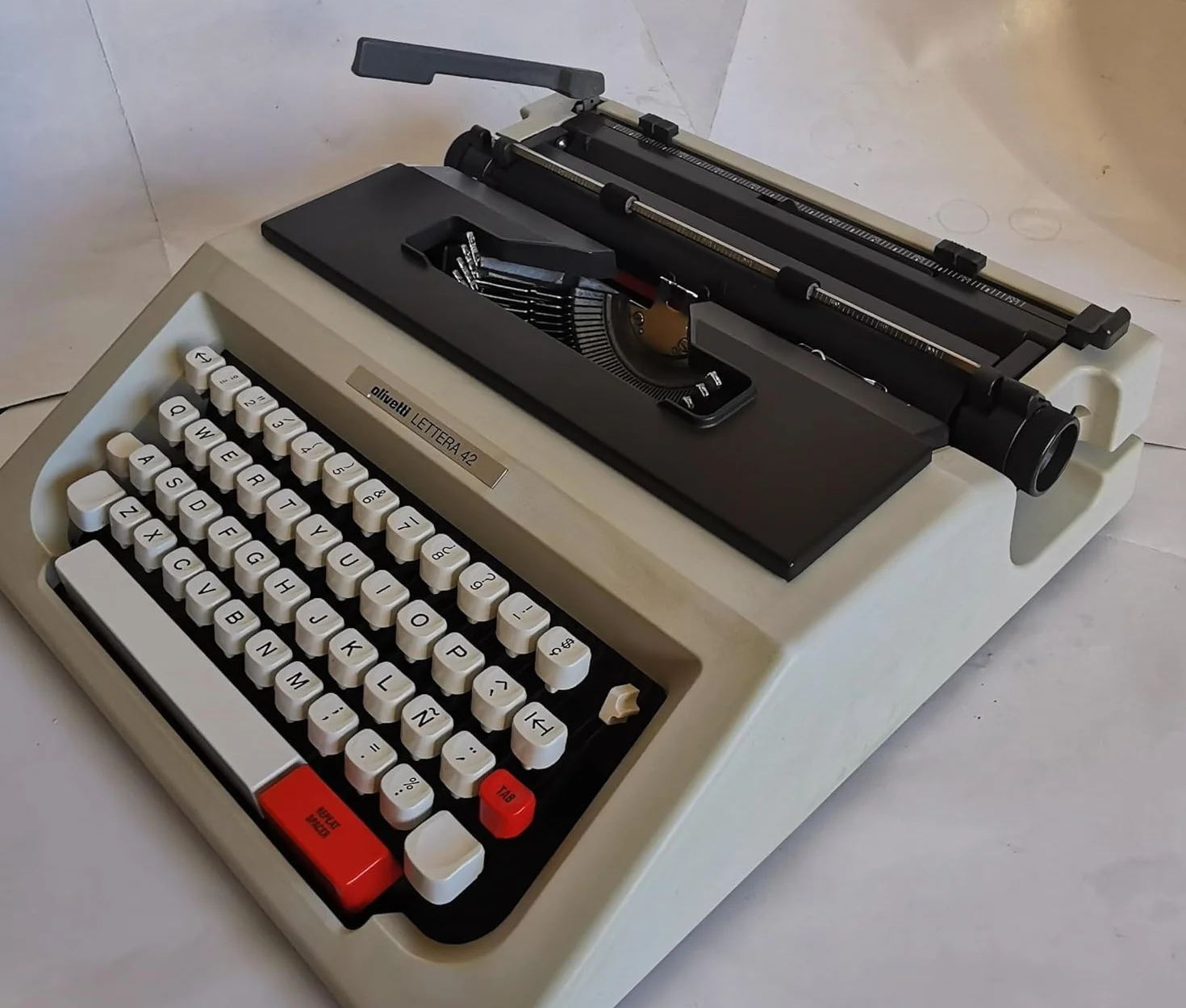 Olivetti Lettera 42 Machine à écrire vintage révisée