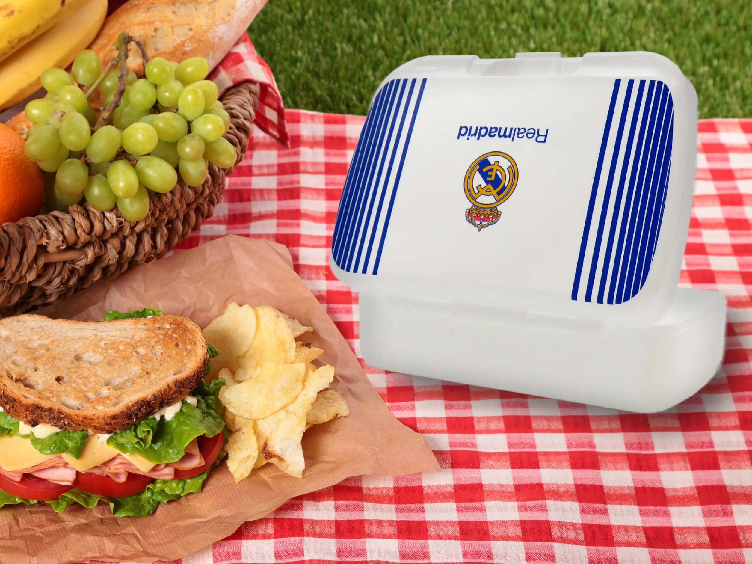 CYPBRANDS Real Madrid Boîte à sandwich Blanc Produit officiel