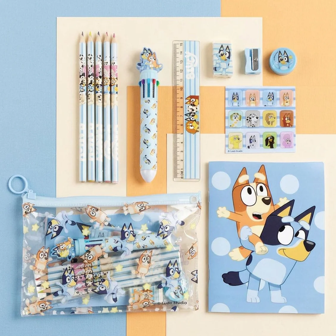 CERDÁ LIFE'S LITTLE MOMENTS Set de Papeterie Scolaire Eva Bluey - Trousse Enfants avec Crayons de Couleur, Marqueurs