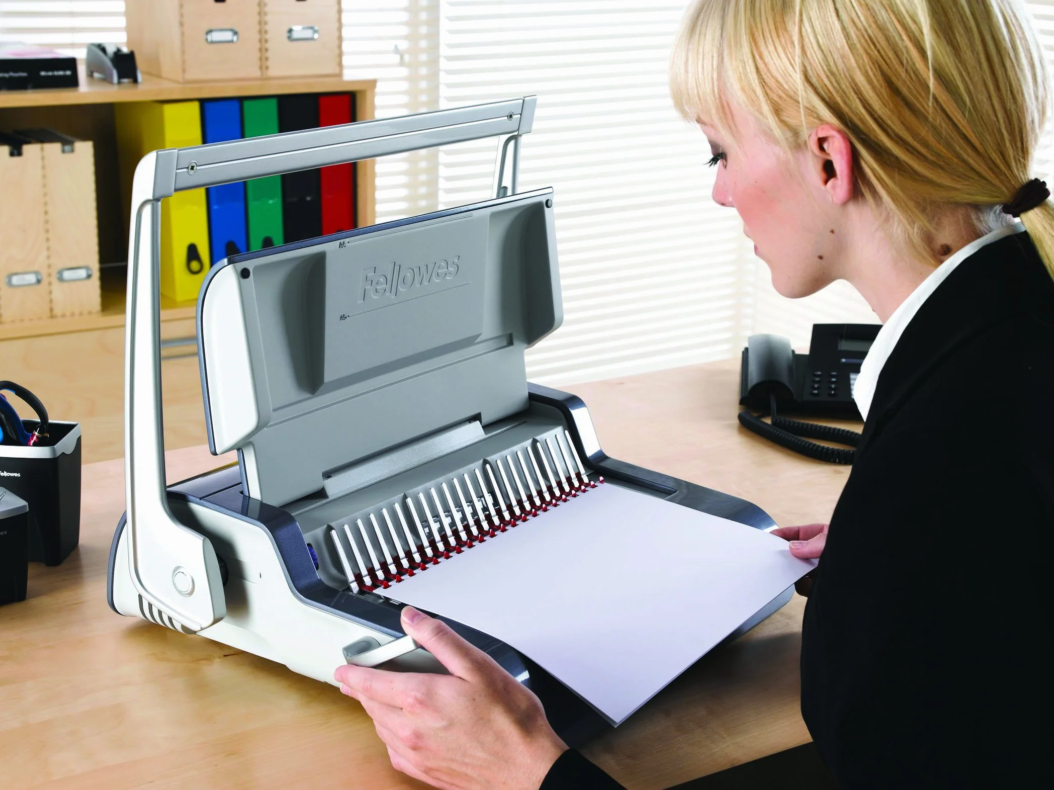Fellowes Quasar+ Machine à relier 21 trous 500 feuilles Argent