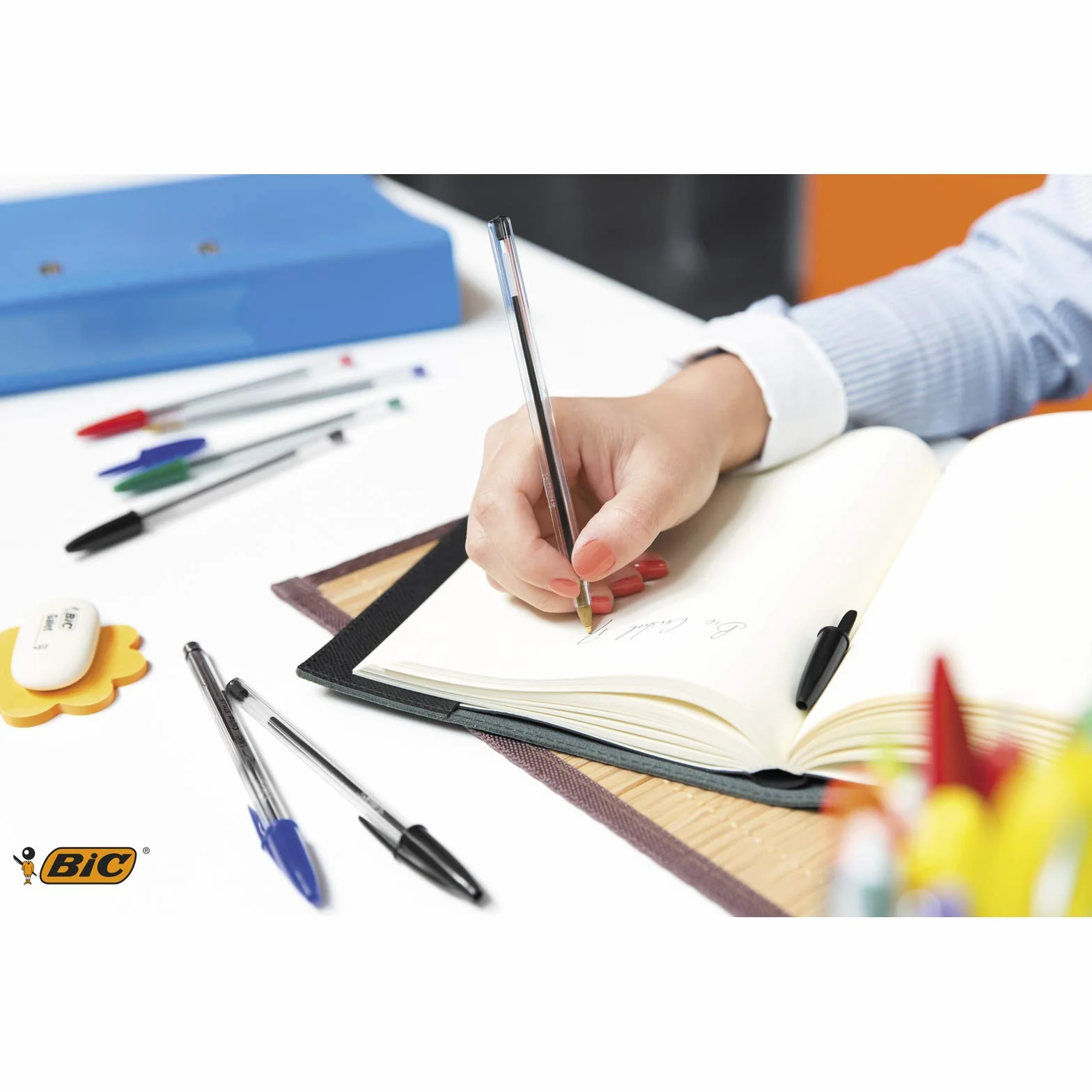 BIC Kit Les Essentiels 22 Pièces Stylos 4 Couleurs Highlighter Cristal Original