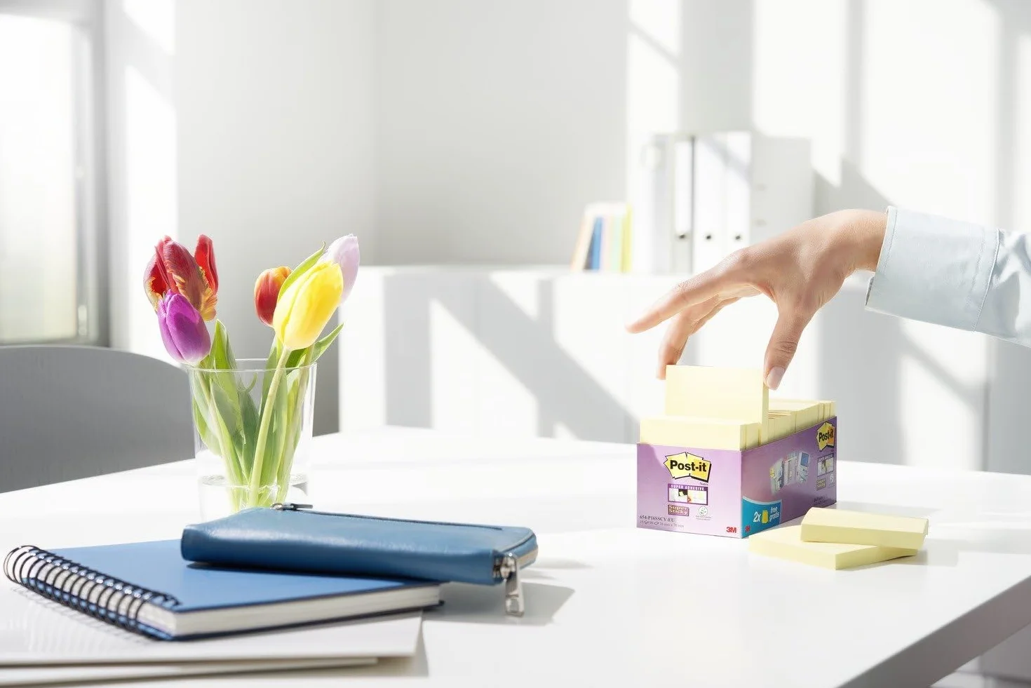 Post-it Notes Autocollantes Super Sticky 76 mm x 76 mm 90 Feuilles par Bloc Jaune Canari 4 Blocs + 2 Gratuits