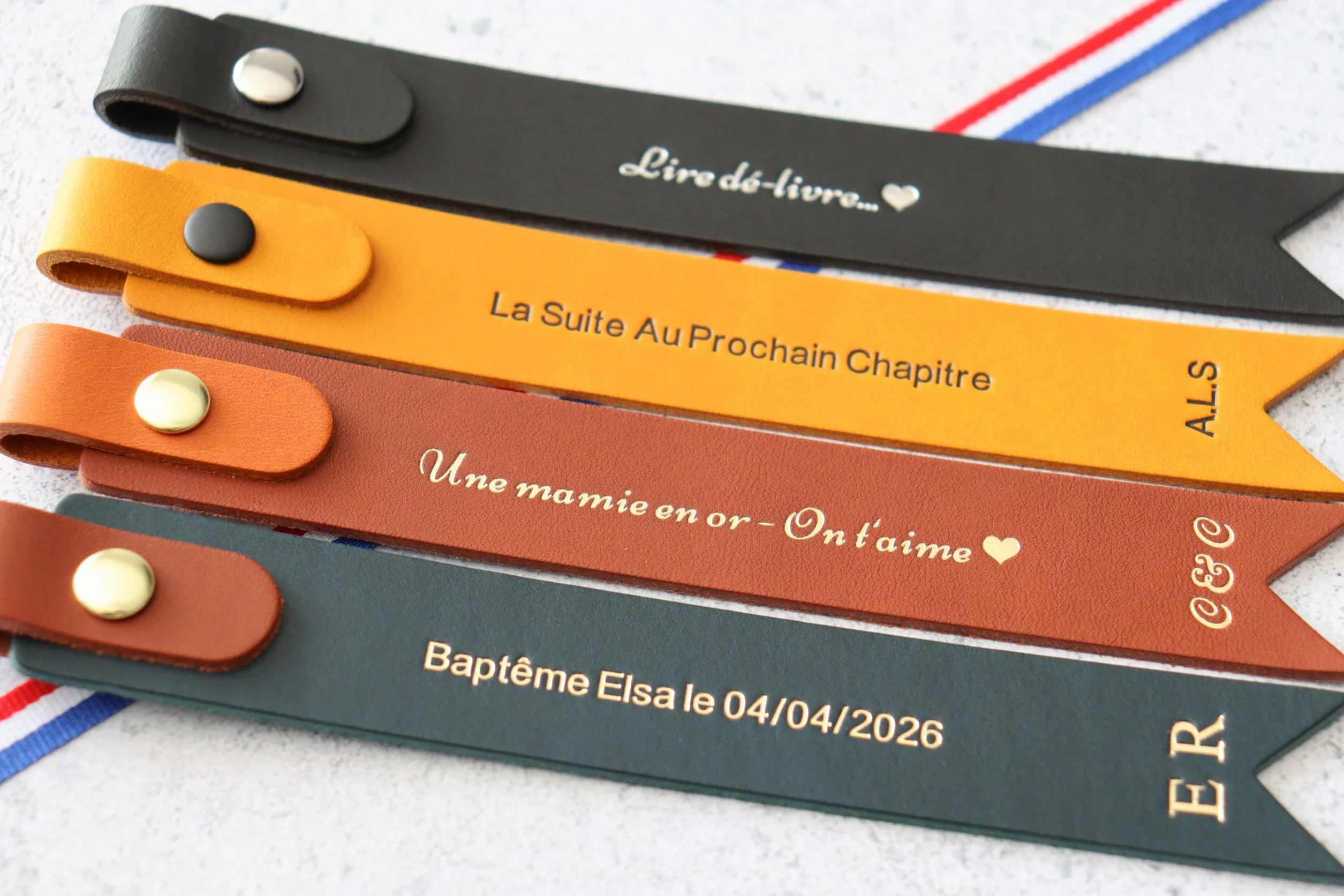 Marque-page en cuir véritable personnalisable fait main