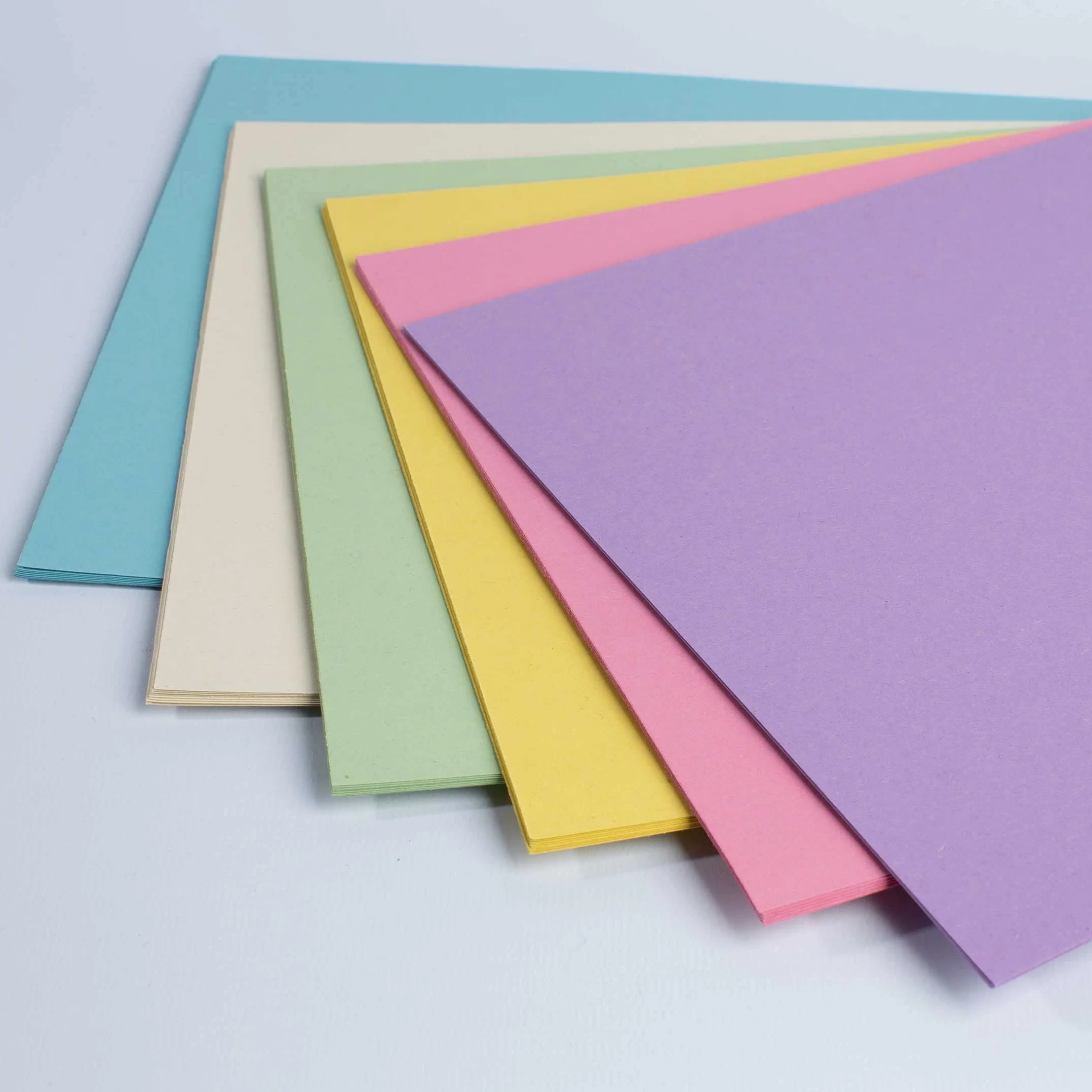 House of Card & Paper Lot de 50 feuilles cartonnées A4 160 g/m² Couleurs pastel arc-en-ciel