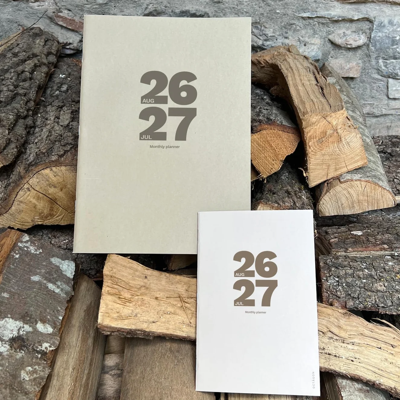 OCTÀGON DESIGN Small Monthly Planner PLUS 2026-2027 Agenda mensuel 12 mois août 2026 à juillet 2027 Petit format 13,5 x 20 cm Biscuit