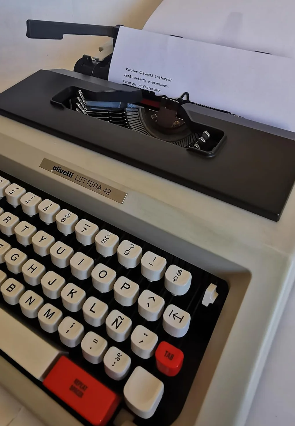 Olivetti Lettera 42 Machine à écrire vintage révisée
